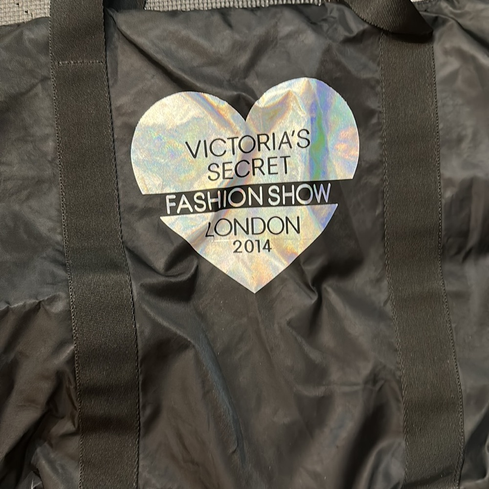 Like new 2014 Victoria’s Secret angel fashion show bag - Picture 2 of 2